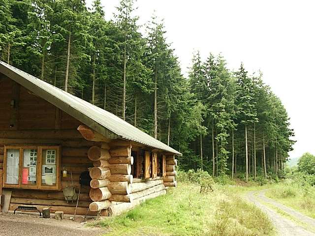 cabin.jpg (60692 bytes)